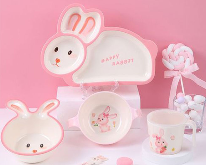 Cách chọn Bộ đồ ăn cho bé nhập khẩu tốt cho sức khỏe và an toàn